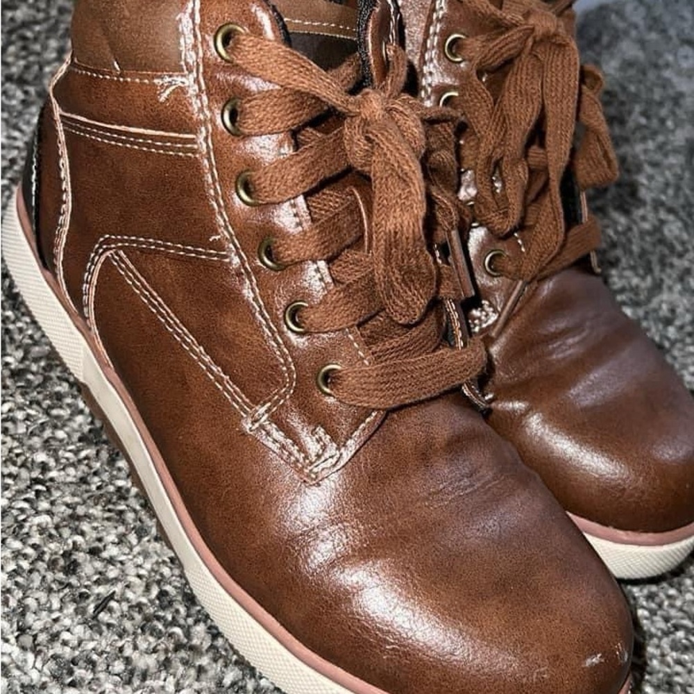 Boys Sonoma Boots Size 2